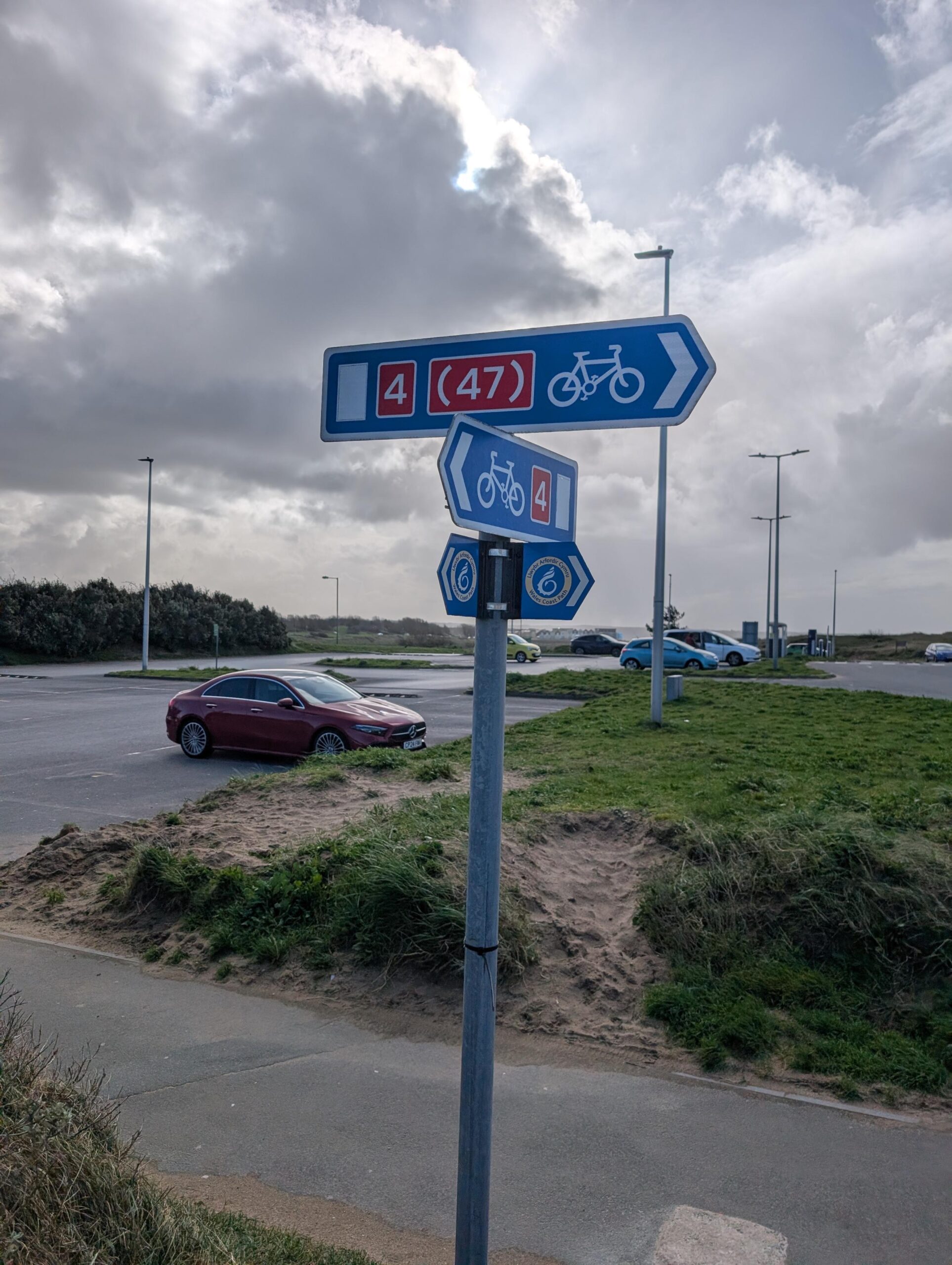 pro-lskUlLpb Street sign in Llanelli
